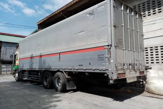 Selling White Isuzu Giga 2005 in Pasig