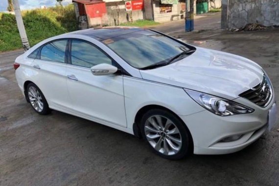 Sell Pearl White 2013 Hyundai Sonata in Makati