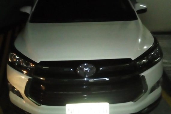 Selling White Toyota Innova 2018 in Bacoor