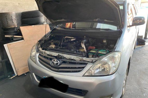 Silver Toyota Innova 2010 for sale in Quezon City