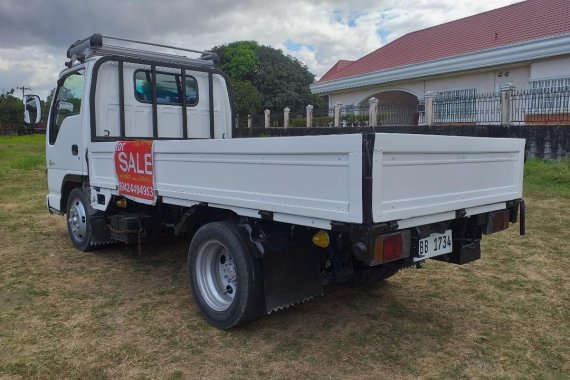 Sell White 2020 Isuzu Elf in Manila