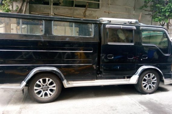 Black Isuzu Elf 1994 for sale in Manual