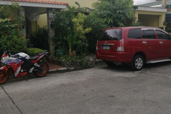 Selling Red Toyota Innova 2011 in Manila