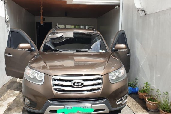 Selling Brown Hyundai Santa Fe 2012 in Quezon City