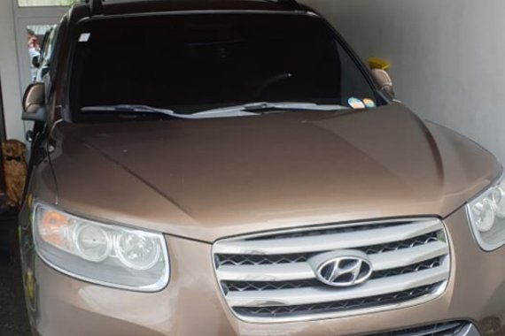 Brown Hyundai Santa Fe 2012 for sale in Quezon City 
