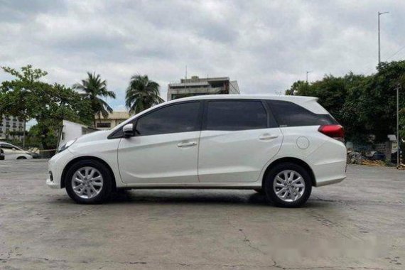 Selling White Honda Mobilio 2015 in Makati