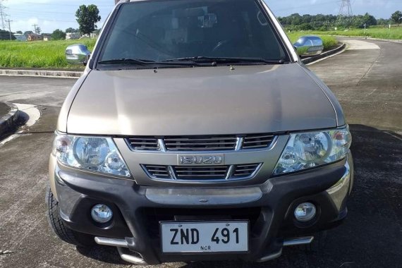 Selling Beige Isuzu Crosswind 2008 in Tanauan