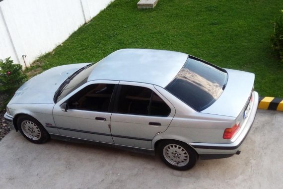 Selling White Bmw 320I 2005 in San Jose Village