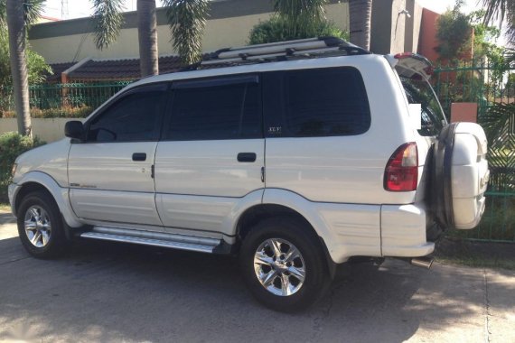 Pearl White Isuzu Crosswind 2004 for sale in Angeles