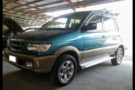 Green Isuzu Crosswind 2001 at 137000 for sale