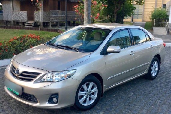 Selling Beige Toyota Corolla altis 2013 in Tanauan