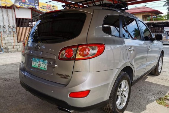 Selling Silver Hyundai Santa Fe 2010 in Cabuyao