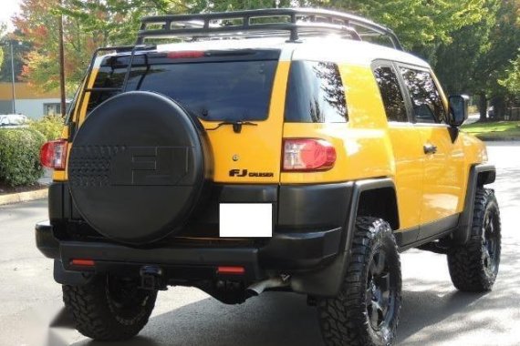 Sell Yellow 2014 Toyota Fj Cruiser in Marikina