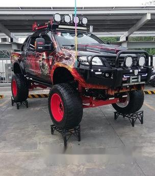 Black Toyota Hilux 2013 for sale in Valencia