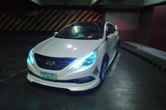 Pearl White Hyundai Sonata 2011 for sale in Manila