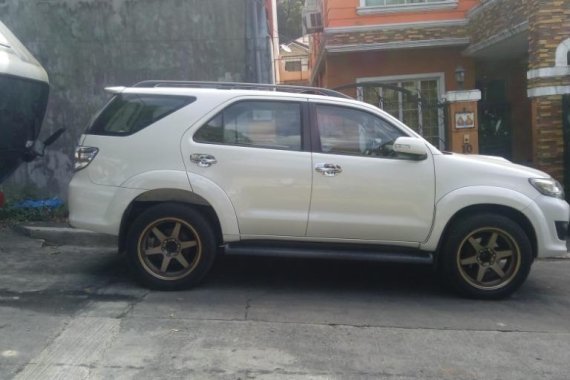 Pearl White Toyota Fortuner 2013 for sale in Quezon City