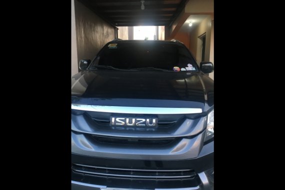 Selling Grey Isuzu Mu-X 2015 SUV / MPV in Imus