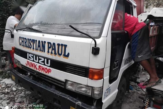 Sell White 1996 Isuzu Elf in Quezon City