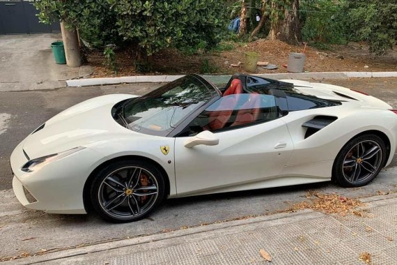 White Ferrari 488 2019 for sale in Manila