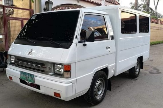 2011 Mitsubishi L300 FB (Deluxe)