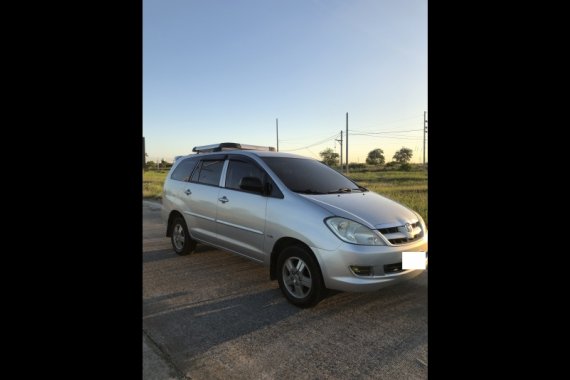 Selling Silver Toyota Innova 2005 SUV / MPV in Biñan