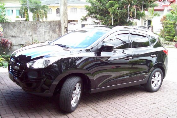 Selling Black Hyundai Tucson 2012 SUV / MPV in Quezon City