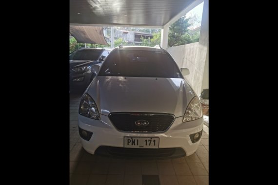 Selling White Kia Carens 2010 SUV / MPV in Quezon City