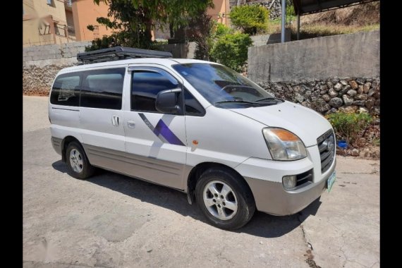 Selling White Hyundai Starex 2006 Van in Alicia