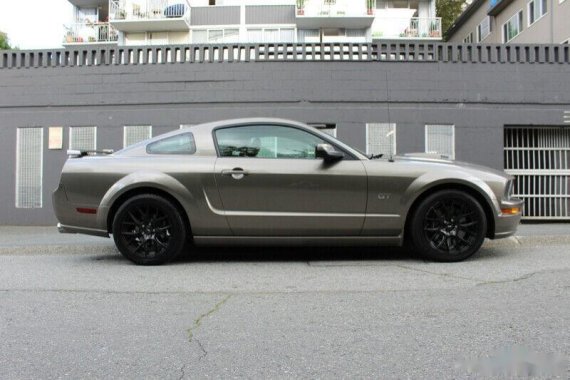 Grey Ford Mustang 2005 in Manila