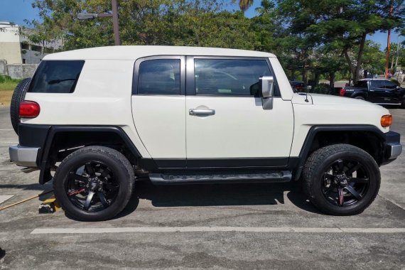 Selling White Toyota Fj Cruiser 2017 SUV / MPV in Cebu City