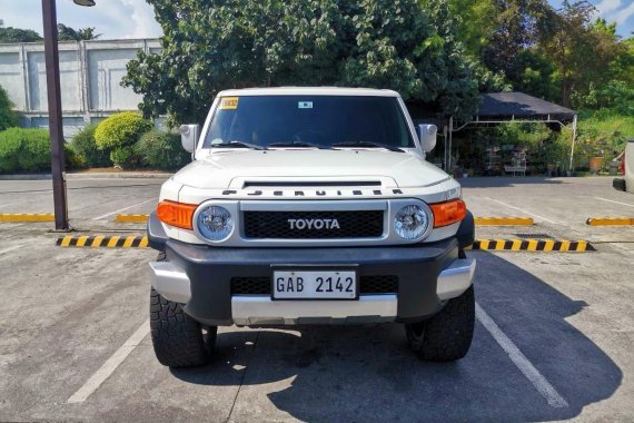 Selling White Toyota Fj Cruiser 2017 SUV / MPV in Cebu City