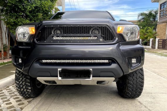 Toyota Tacoma 2013 4x4 mint condition 