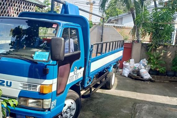 2004 Isuzu Elf NKR