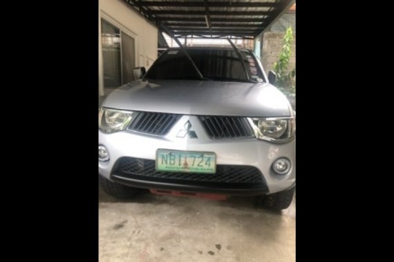 Selling Silver Mitsubishi Strada 2009 in Manila