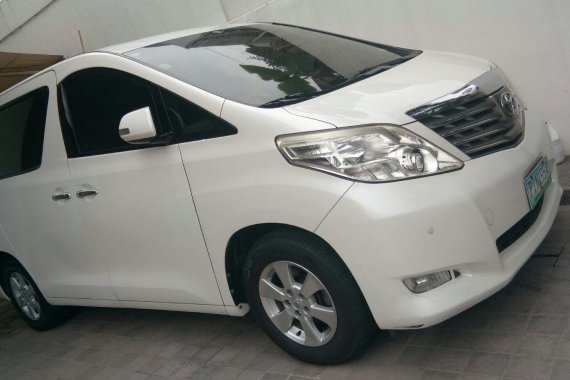 2011 White Toyota Alphard