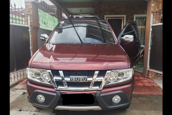 Selling Red Isuzu Sportivo X 2013 in Pasig City