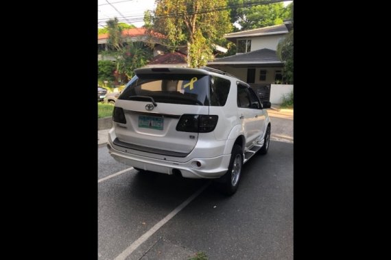 White Toyota Fortuner 2008 for sale in Manila