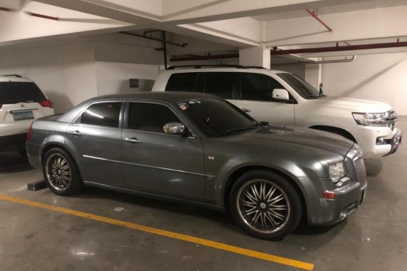 Grey Chrysler 300c 2015 for sale in Bonifacio