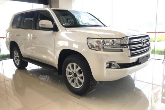 Sell White Toyota Land Cruiser in Makati