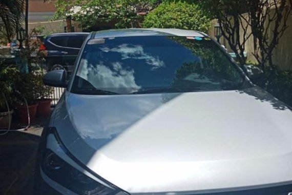 Selling Silver Hyundai Tucson in Quezon City