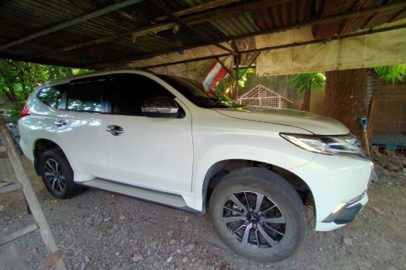 Selling White Mitsubishi Montero in Trinidad