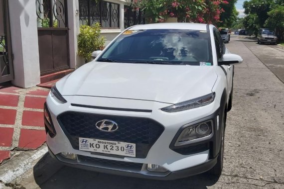 Selling White Hyundai KONA in Manila