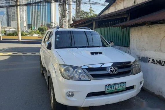 White Toyota Fortuner 2007 for sale in Manila