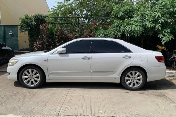 Selling Pearl White Toyota Camry in Marikina