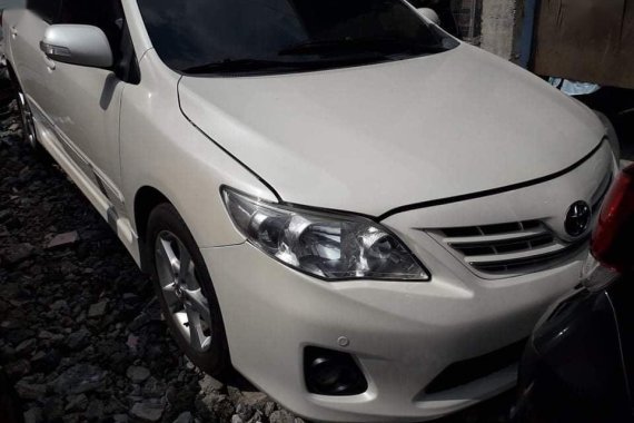 Selling White Toyota Corolla altis in Guiguinto