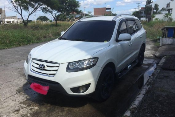 Selling White Hyundai Santa Fe for sale in Cabanatuan