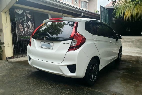 Sell White Honda Jazz in Manila