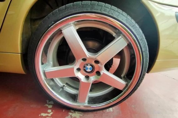 Selling Beige Bmw 318I in Las Piñas