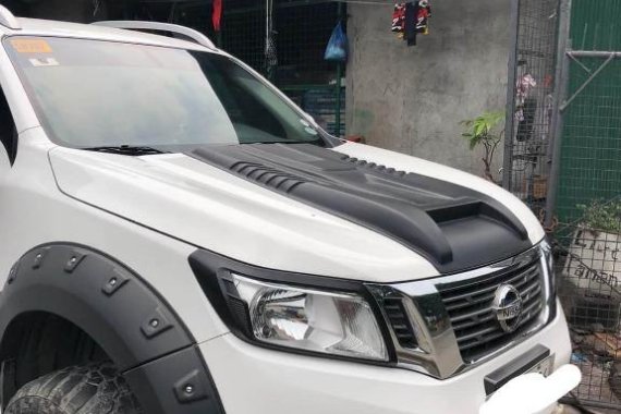 White Nissan Navara for sale in Commonwealth Market