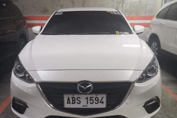 White Mazda 3 for sale in Parañaque